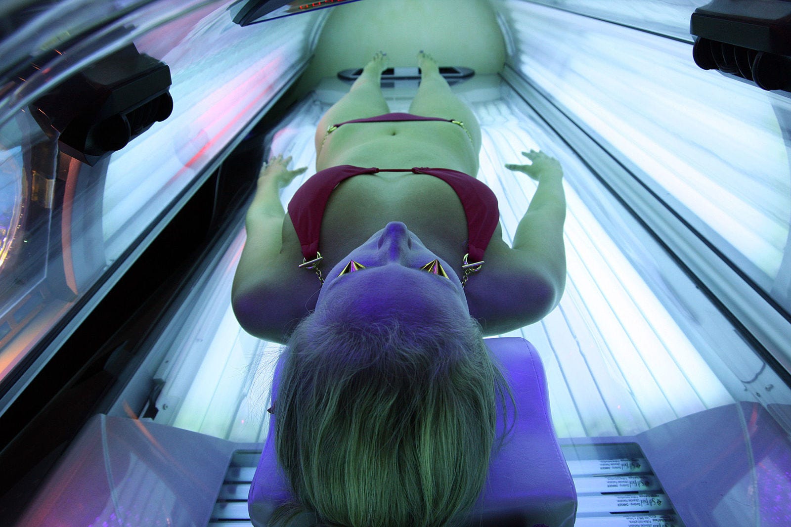 Sexy tanning bed pics